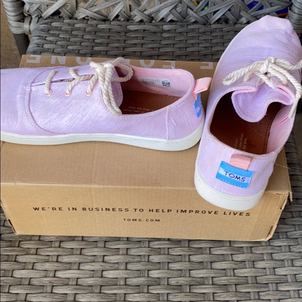 Toms Youth Girls size 4